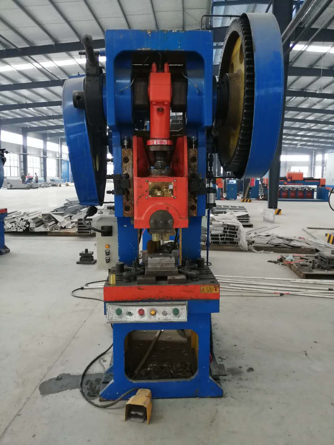80噸開式壓力機(jī)