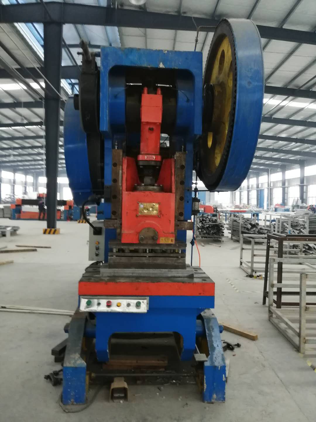 125噸開式壓力機(jī)